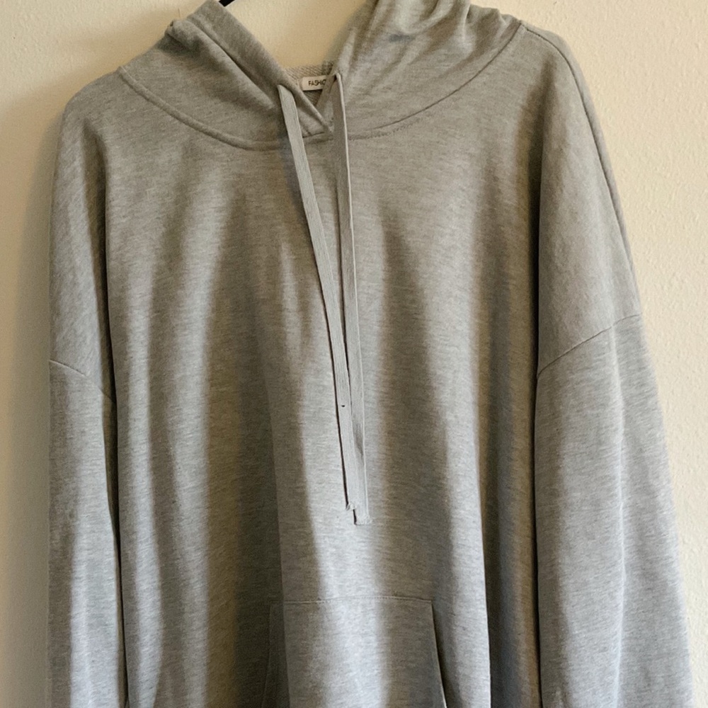 Gray hoddie